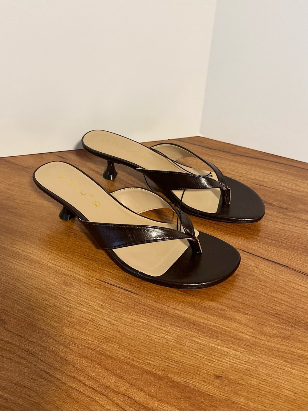 Unisa Dark Brown Flip Flop Kitten Heel Sandal 9.5